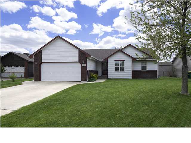 401 E VALLEY PARK DR Valley Center, KS 67147