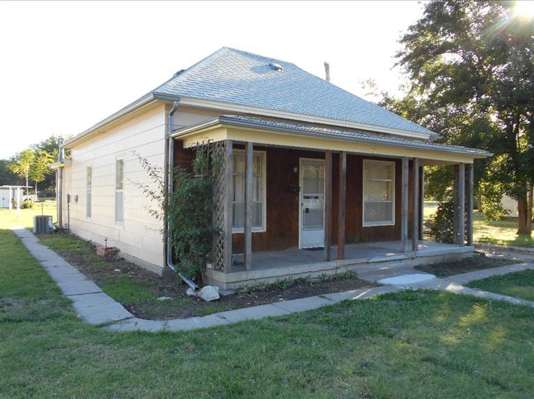 506 West 11th St Ellis, KS 67637