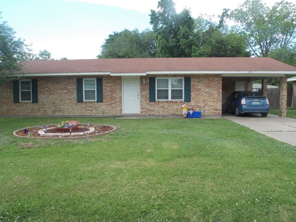 253 Leone Street Ville Platte, LA 70586