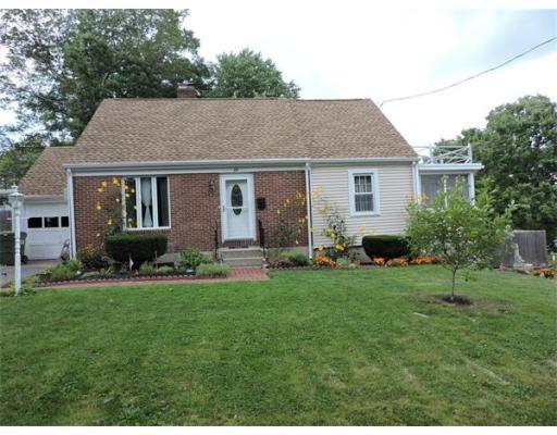 11 Oakwood Ave Dudley, MA 01571