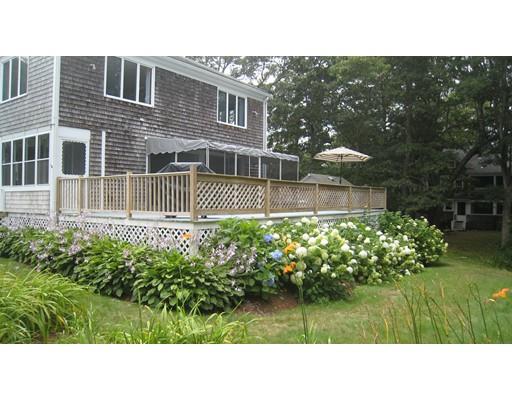 42 Pequossett Ave Falmouth, MA 02556