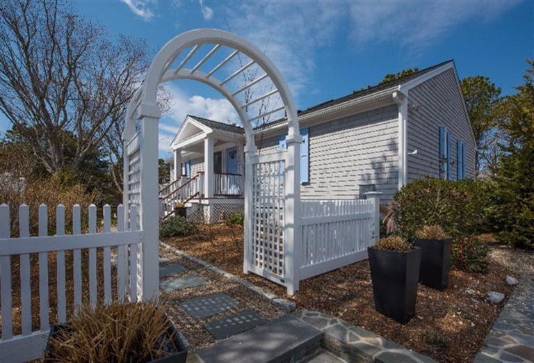 36 Seascape Ln North Falmouth, MA 02556