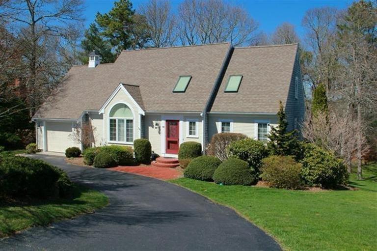 166 Olde Homestead Dr Marstons Mills, MA 02648