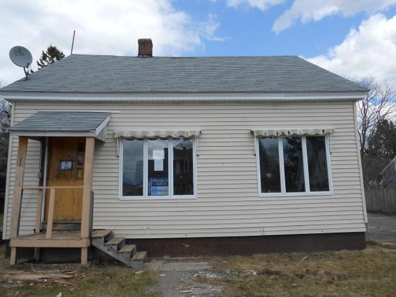 13 Eastland Ave Millinocket, ME 04462