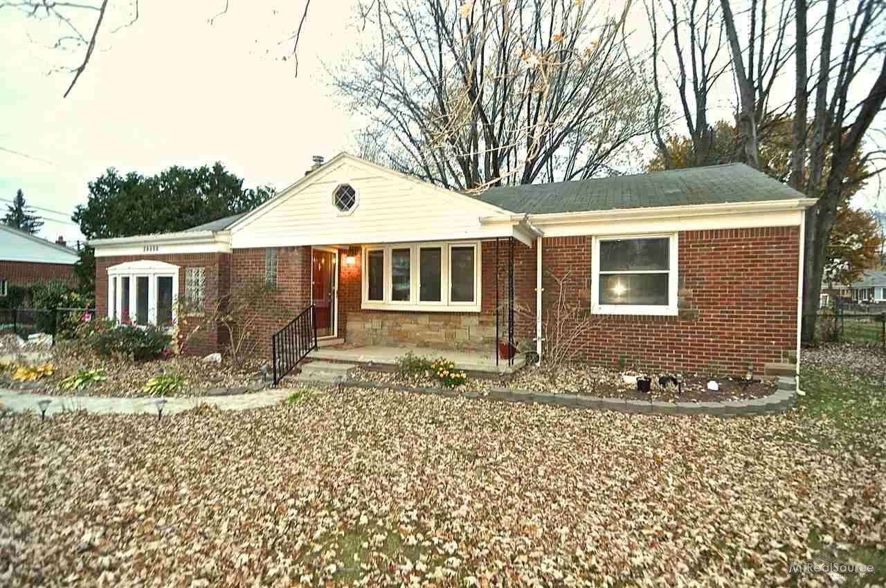 28408 Ursuline St Saint Clair Shores, MI 48081