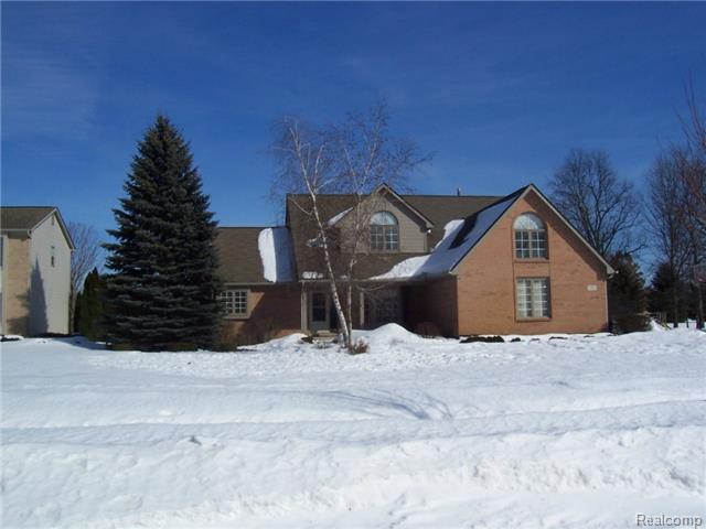 2261 Elkridge Circle Highland, MI 48356