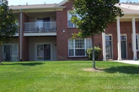 27104 CHESAPEAKE CIR WALLED Lake, MI 48390