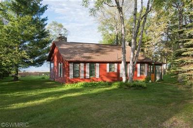 229 S D St Cheboygan, MI 49721