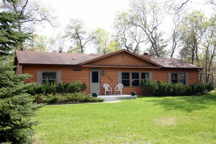 7256 Tuscarora Cir Indian River, MI 49749