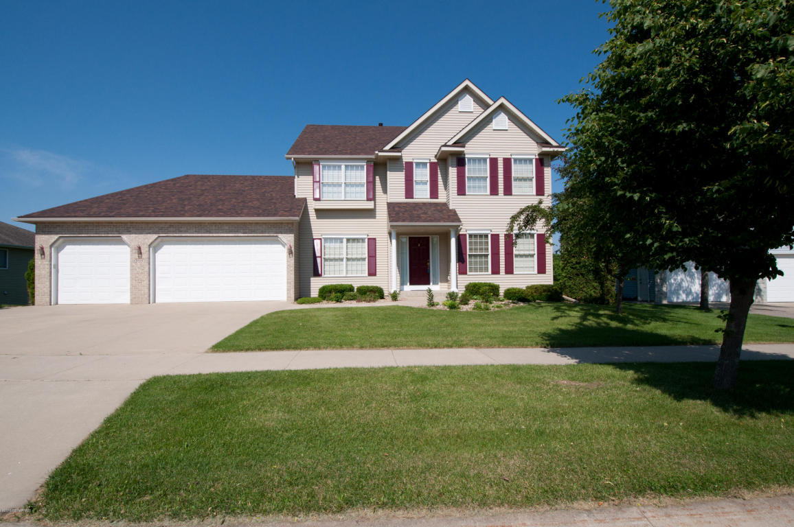 2011 Century Hills Dr NE Rochester, MN 55906