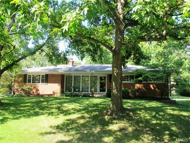 8815 Hemingway Dr Saint Louis, MO 63126