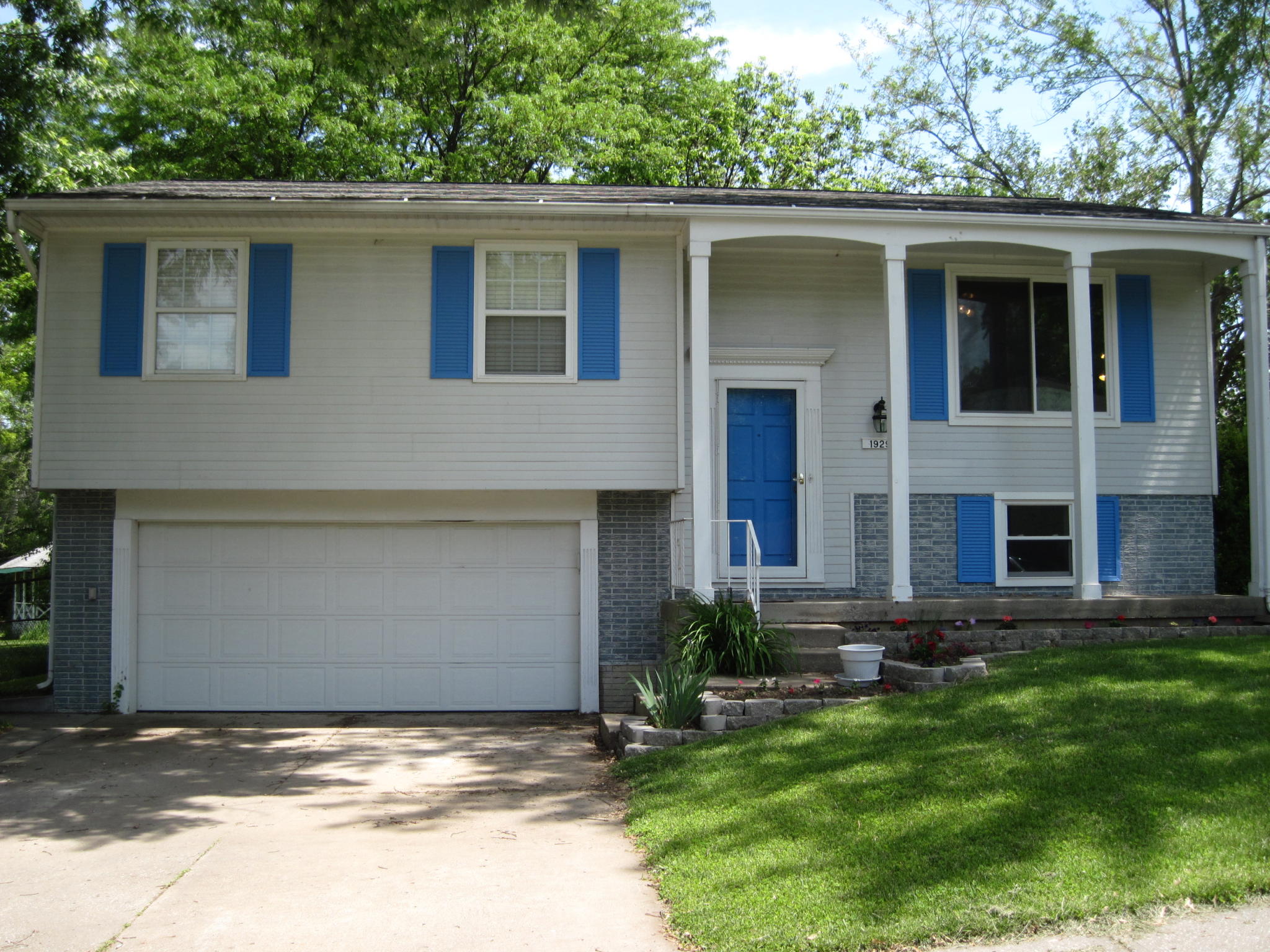 1929 Indian Ave Independence, MO 64057