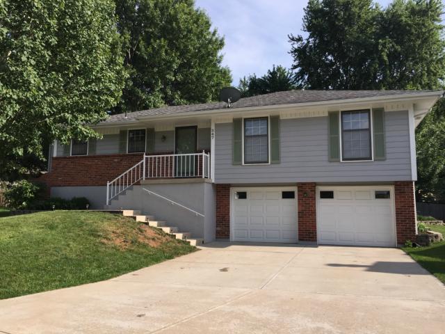 247 SE Brownfield Ct Lees Summit, MO 64063