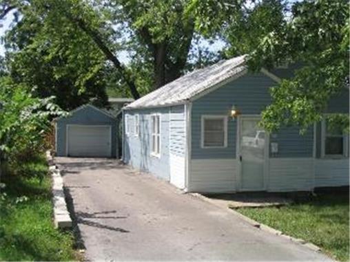 1117 E 83rd Ter Kansas City, MO 64131