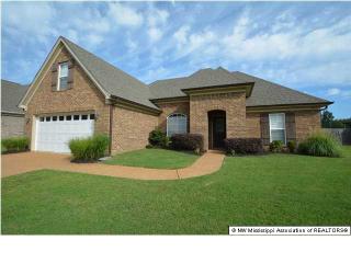 2742 Cherry Tree Dr Southaven, MS 38672
