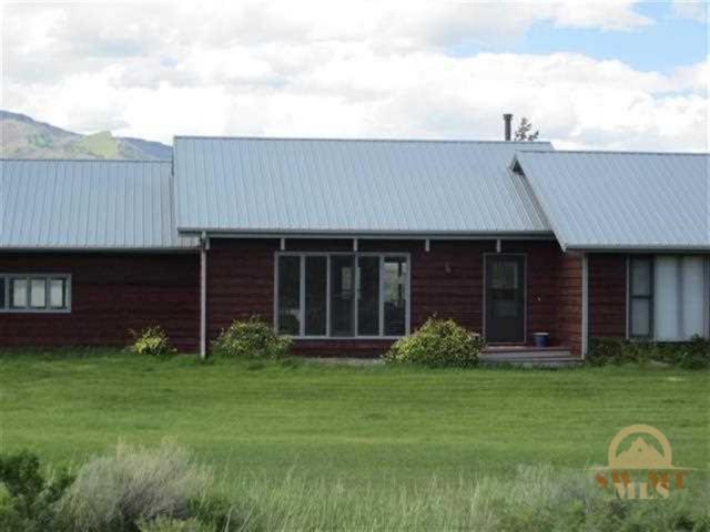 573 E River Rd Emigrant, MT 59027