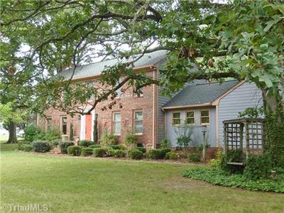 8701 Willow Springs Ln Belews Creek, NC 27009
