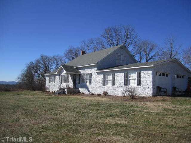 1397 Lomax Ronda, NC 28670