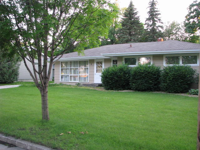 209 E 2nd Ave N Cavalier, ND 58220