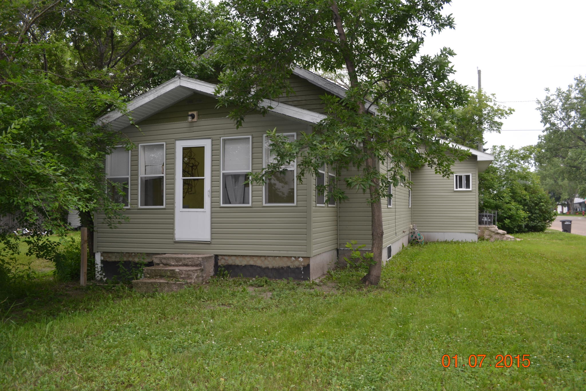 218 9th St E Bottineau, ND 58318