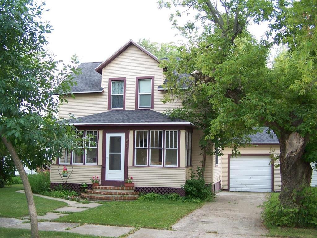 608 2nd St N Ellendale, ND 58436