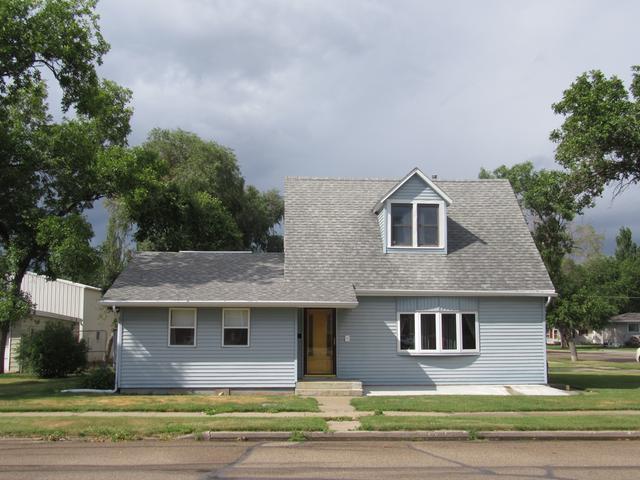 222 3rd St NE Hazen, ND 58545