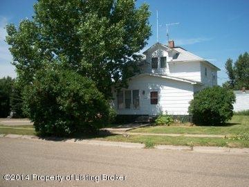 316 2nd St SE Beach, ND 58621