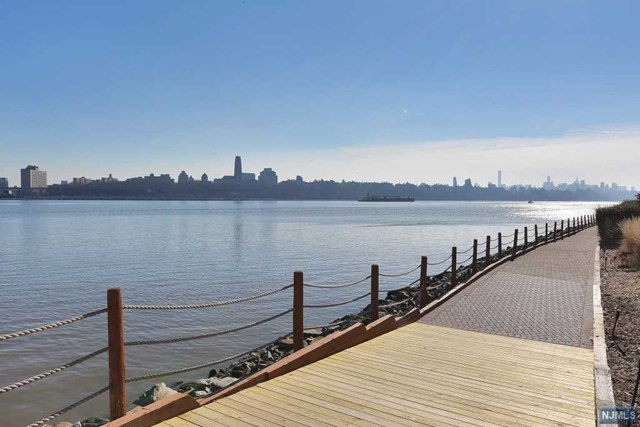 200 Grand Cove Way #5L Edgewater, NJ 07020