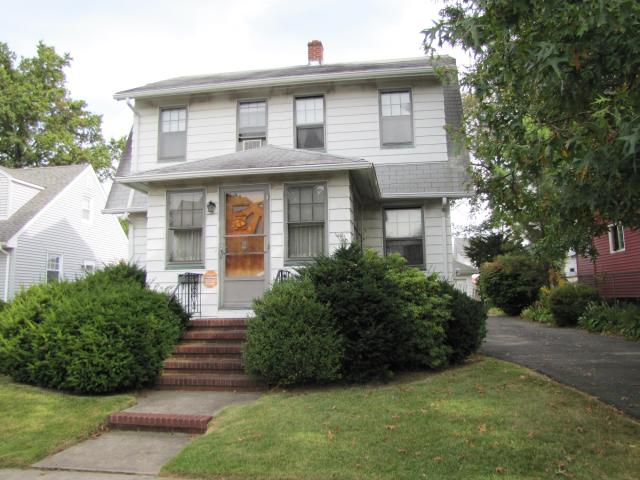 738 4th St Lyndhurst, NJ 07071