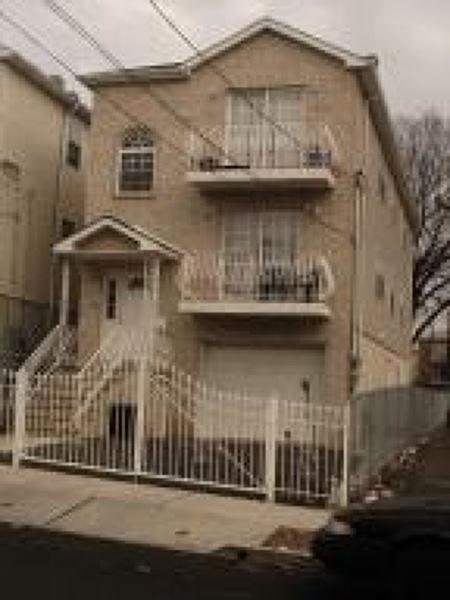 10 Longworth St Newark, NJ 07102