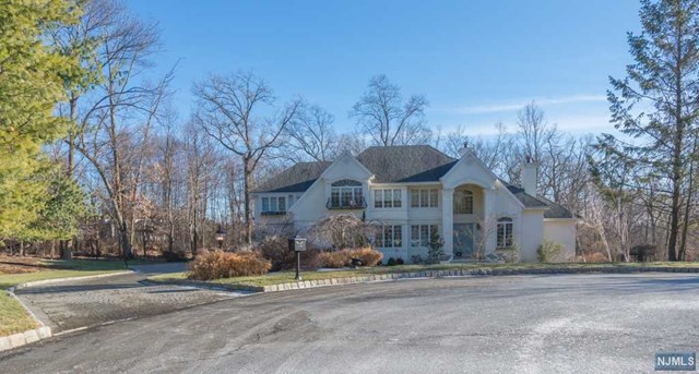 712 Saber Ct Franklin Lakes, NJ 07417