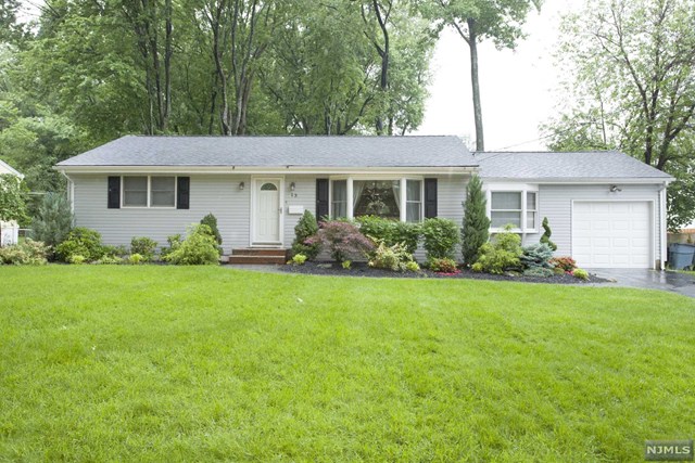 13 Hickory Pl Ramsey, NJ 07446