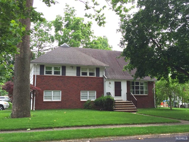 232 Burnside Pl Ridgewood, NJ 07450