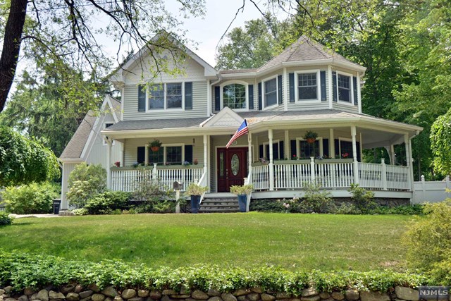 63 Westdale Dr Hillsdale, NJ 07642