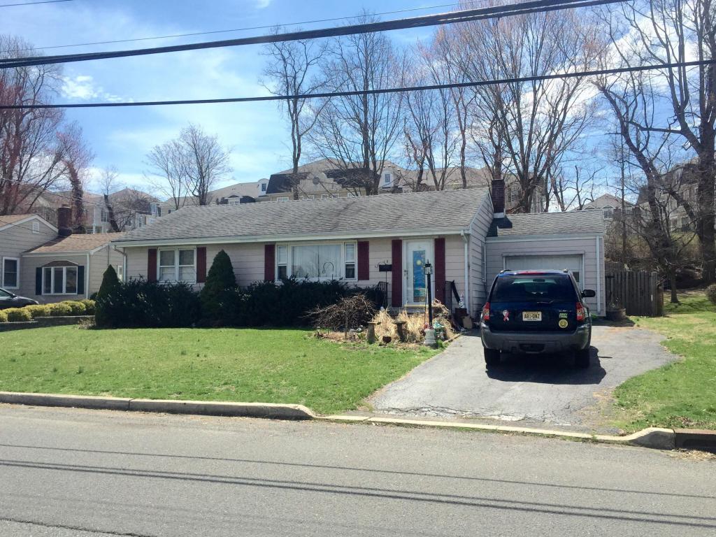 18 Crestview Drive Middletown, NJ 07748