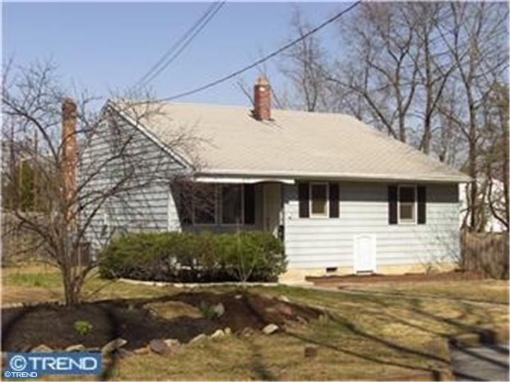 605 LAKEHURST AVE National Park, NJ 08063