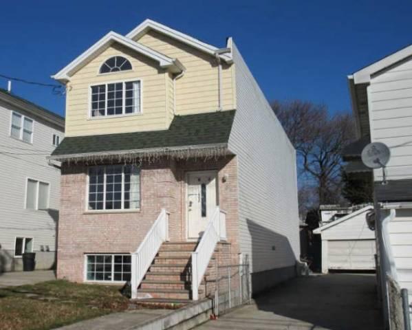 93 Walker St Staten Island, NY 10302