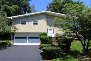 11 Stonewall Cir White Plains, NY 10607