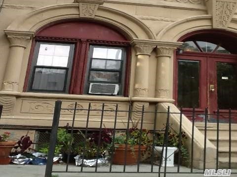 729 Monroe St Brooklyn, NY 11221