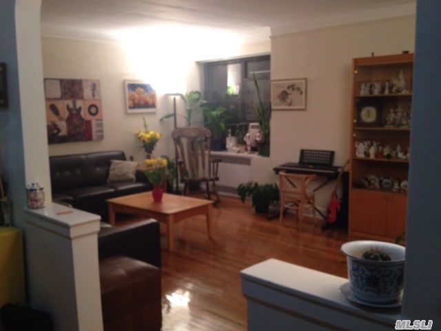 83-06 Vietor Ave Unit #2M Elmhurst, NY 11373