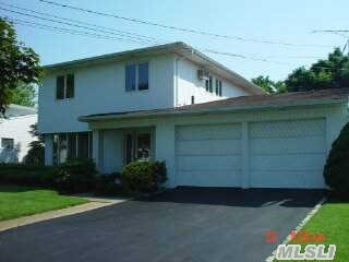 2925 Joyce Ln Merrick, NY 11566