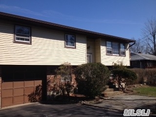 5 Taylor Ln Bayville, NY 11709