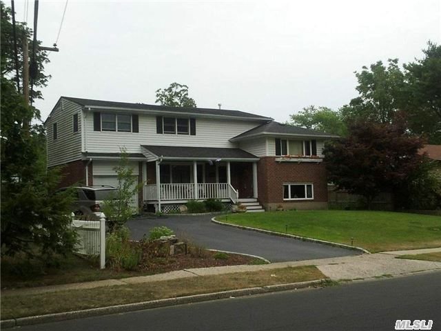 9 Essex Pl Commack, NY 11725