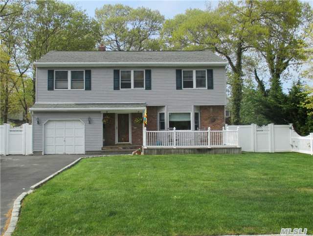 7 Marianna Pl East Islip, NY 11730