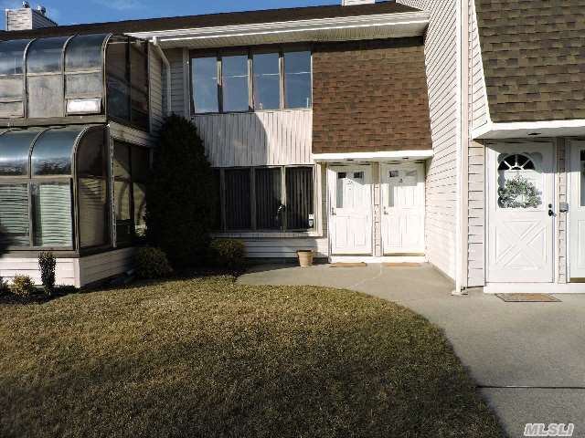 20 Laurel #25 East Islip, NY 11730