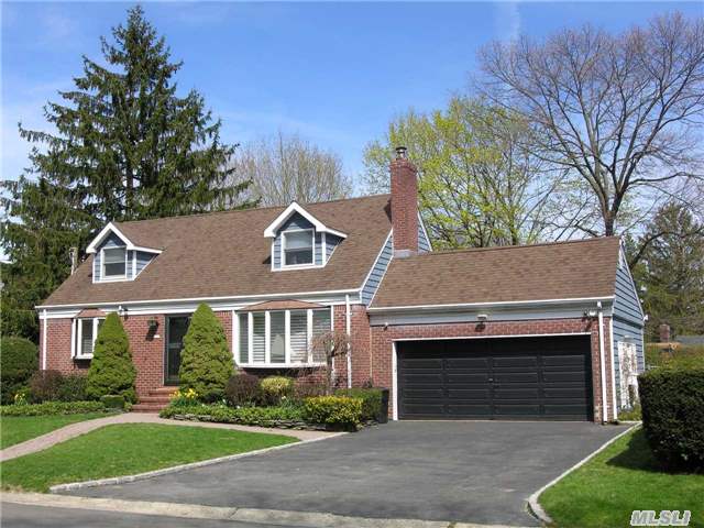 20 Acorn Dr E. Northport, NY 11731