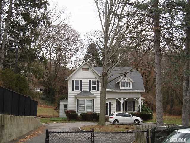 1055/1057 Jericho Oyster B Rd East Norwich, NY 11732