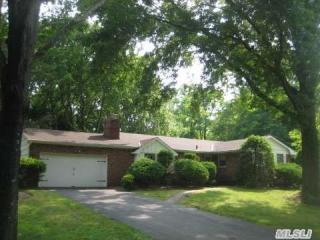 7 Radcliff Dr Huntington, NY 11743