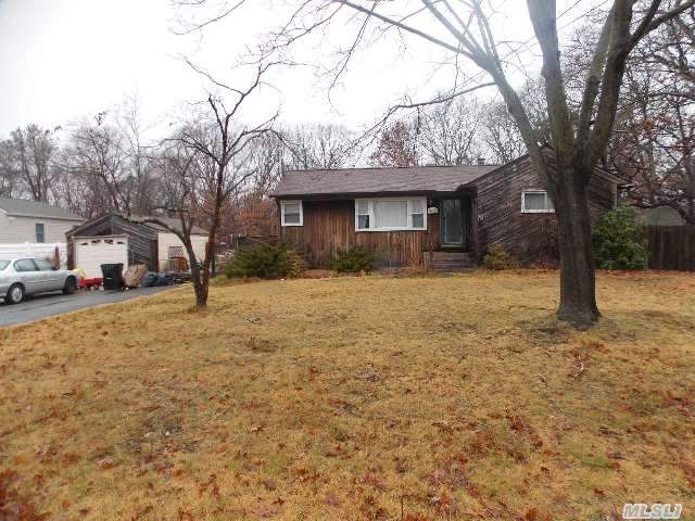 85 Lake St Islip, NY 11751