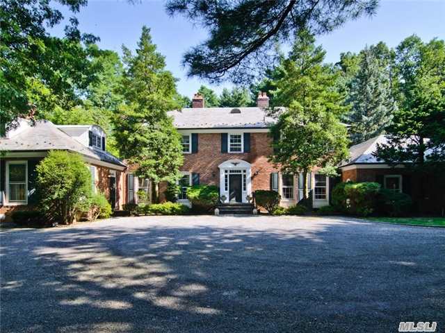 59 Private Road Rd Mill Neck, NY 11765